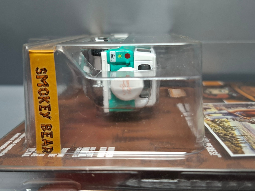 Greenlight Smokey Bear Series 3 1961 Harvester Scout  (NG38)