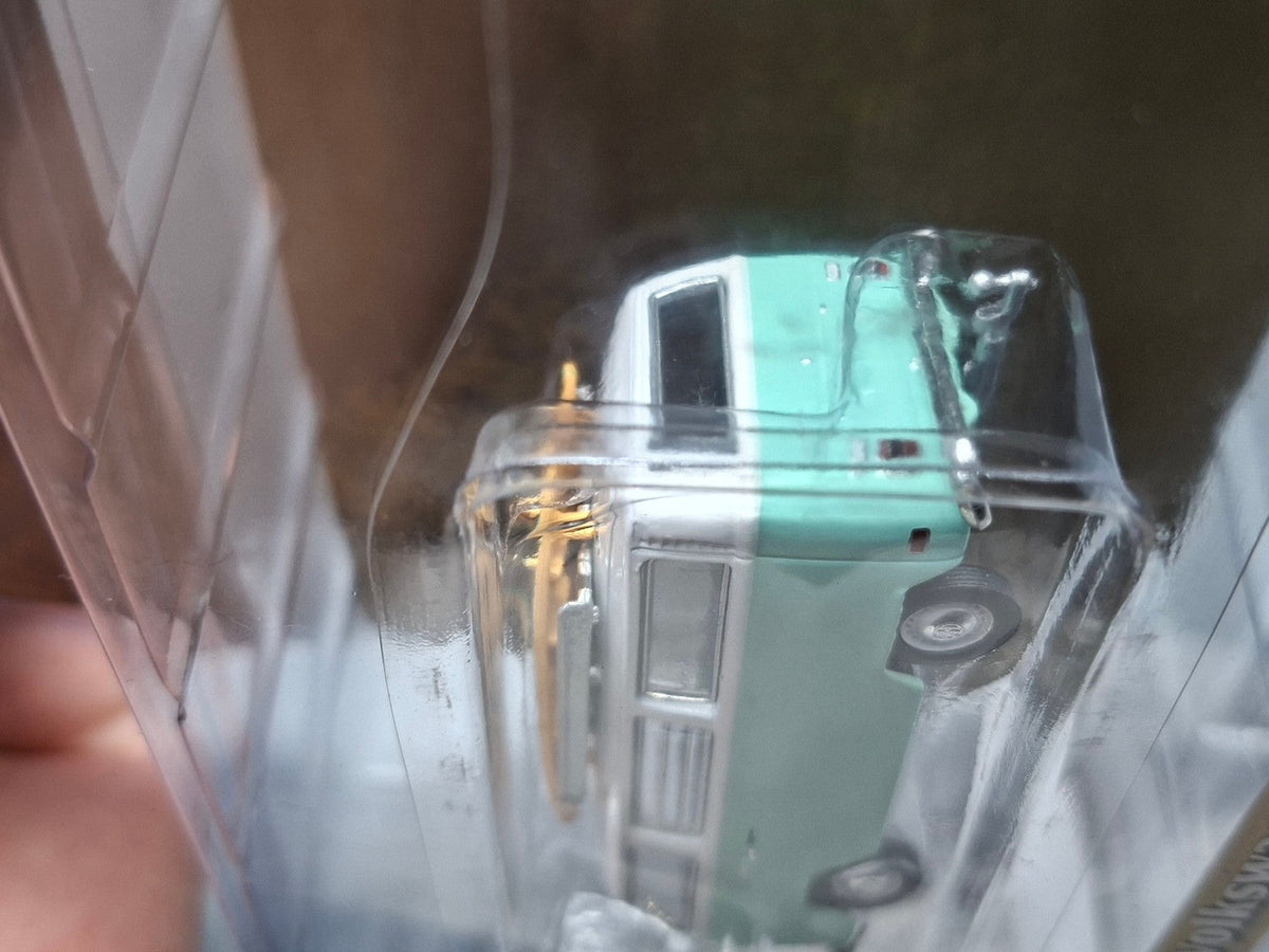 Greenlight Hitch & Tow 1971 Volkswagen Type 2 with surfboards & Teardrop  (CT04)