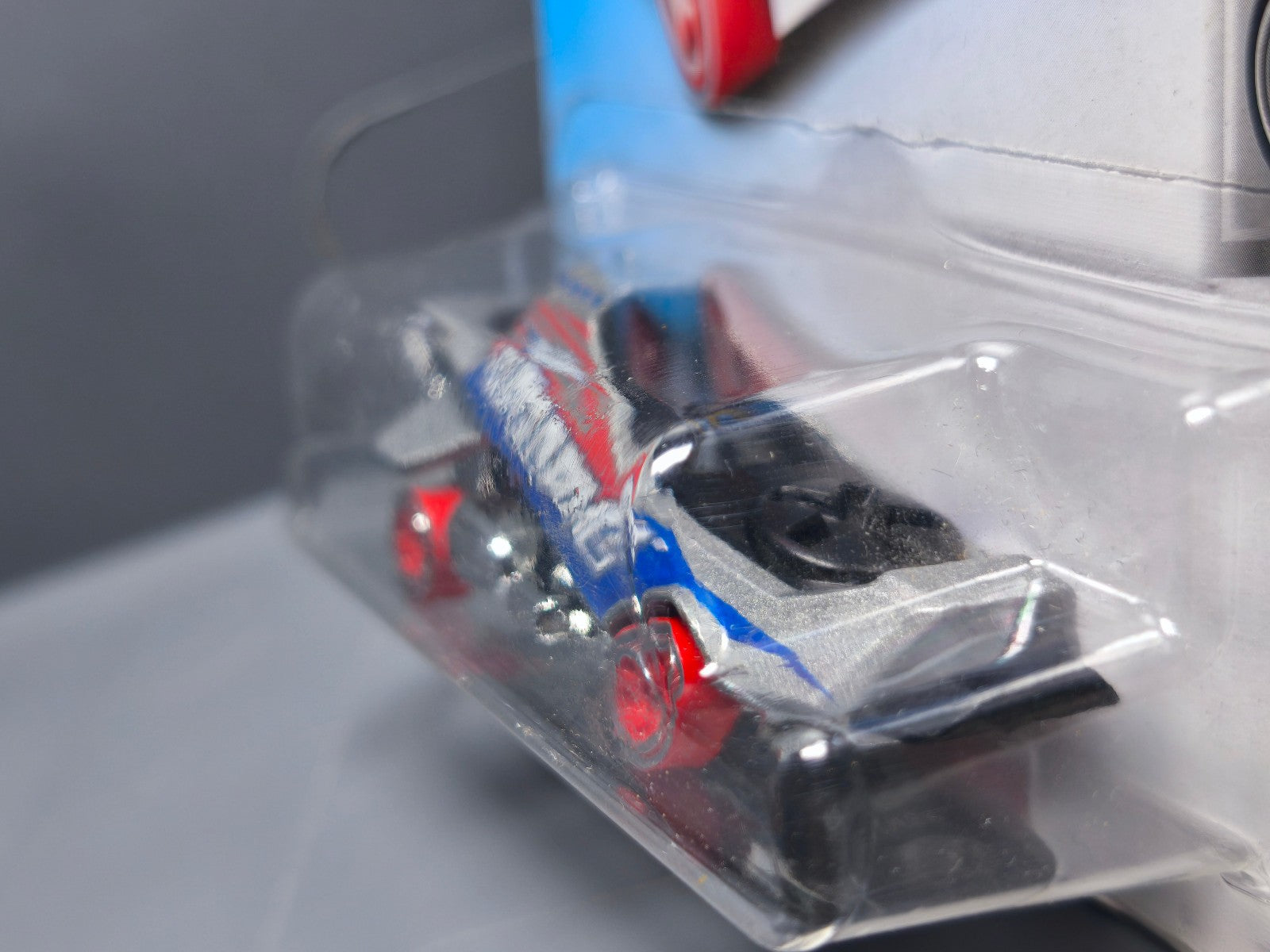 Hot Wheels Hover & Out  2019-050 (NP18)