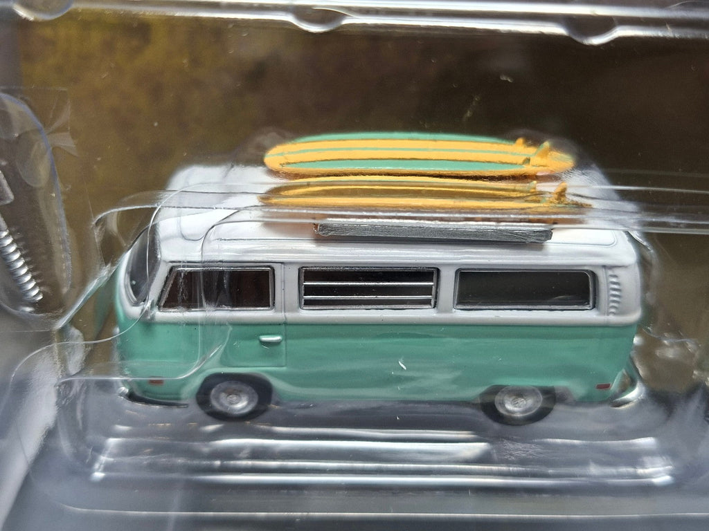 Greenlight Hitch & Tow 1971 Volkswagen Type 2 with surfboards & Teardrop  (CT04)
