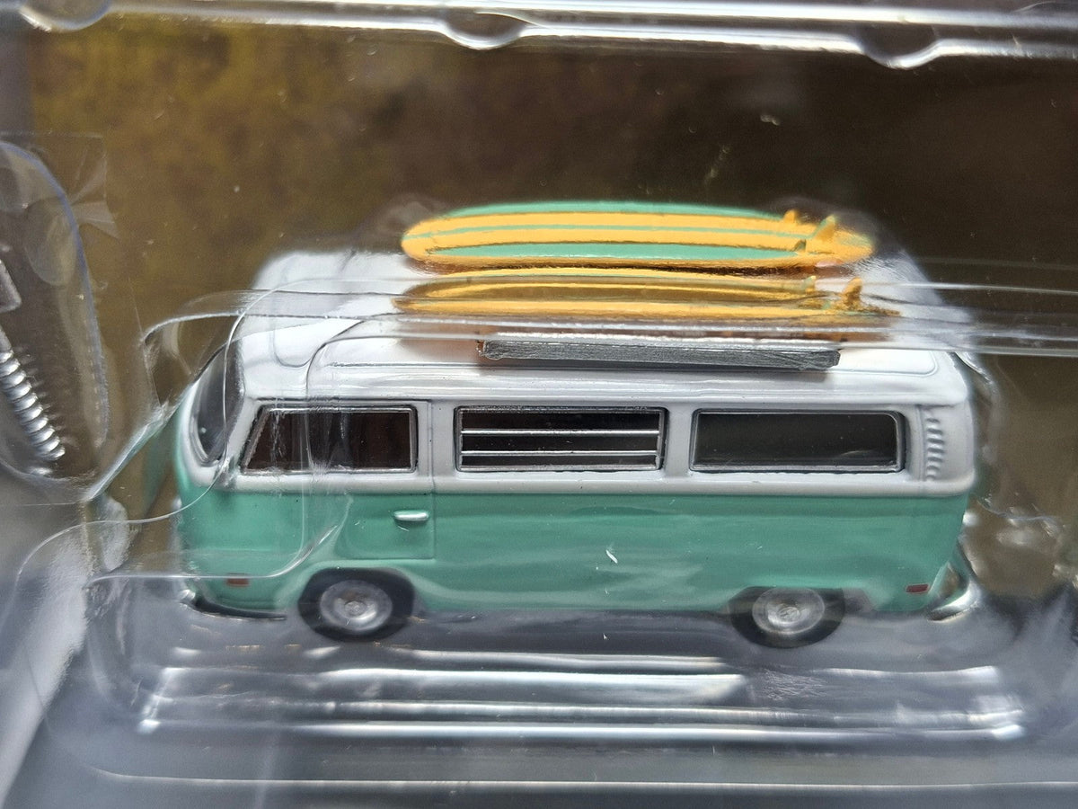 Greenlight Hitch & Tow 1971 Volkswagen Type 2 with surfboards & Teardrop  (CT04)
