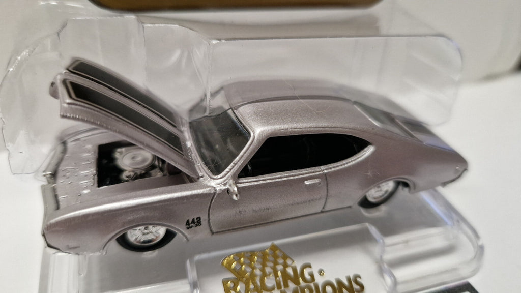 Racing Champions 1996 exclusive multipack  69 olds 442     (NP26)
