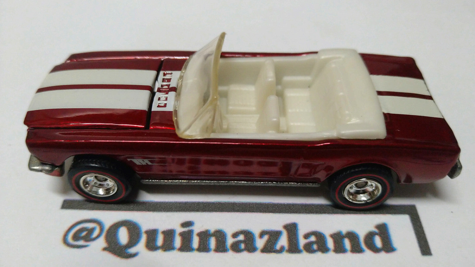 Hot Wheels Treasure Hunt 65 mustang convertible  2009-043  (A07)