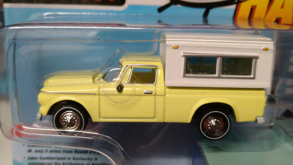 Johnny Lightning Pack Hulls & Haulers 1960 Studebaker Truck & Houseboat (CT02)