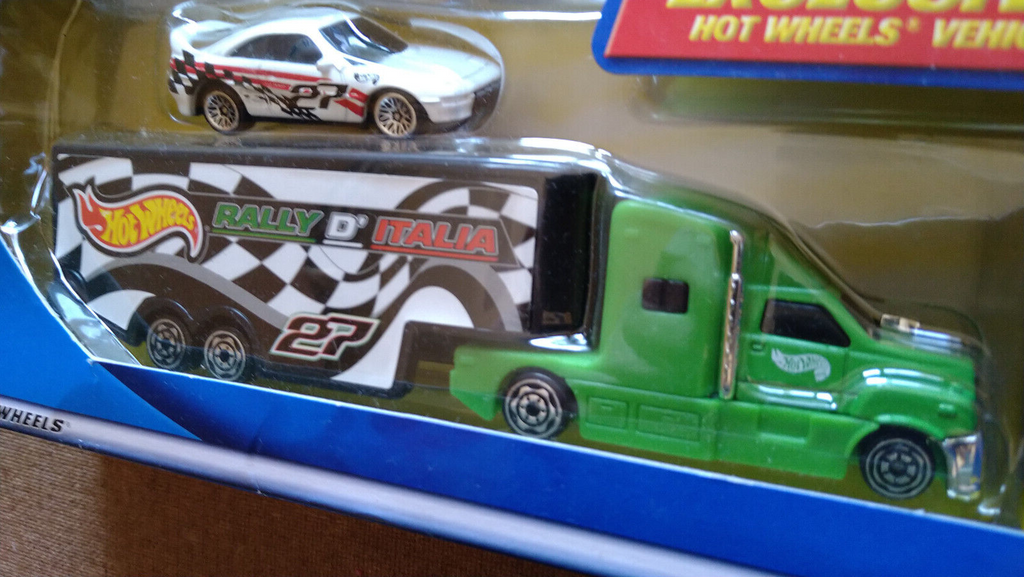 Hot Wheels 2001 pavement pounder Toyota mr2  (C7)