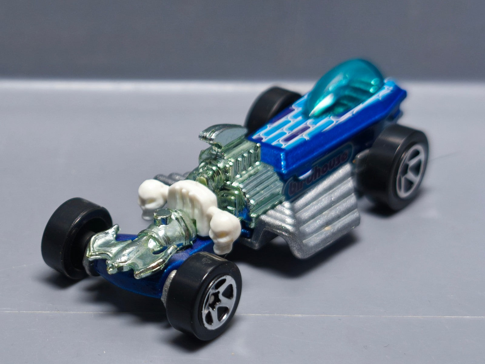 Hot Wheels Rigor motor 2000- 041 (A14)