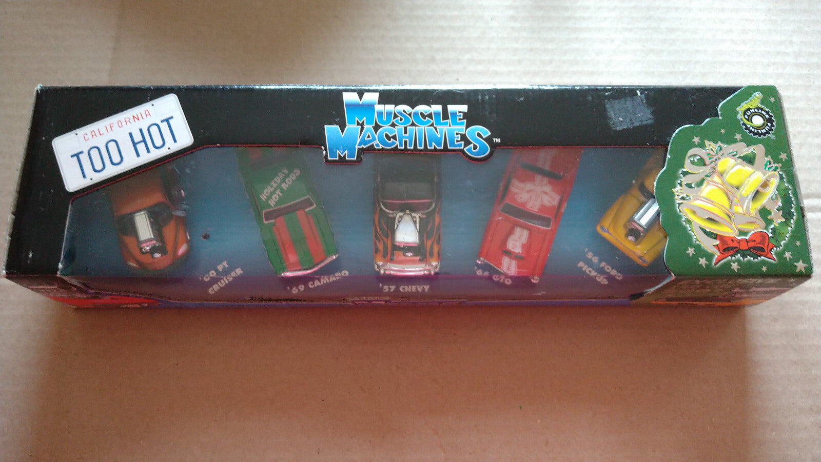 Muscle machines 2001 california too hot exclusive X-mas Pt cruiser camaro (C10)