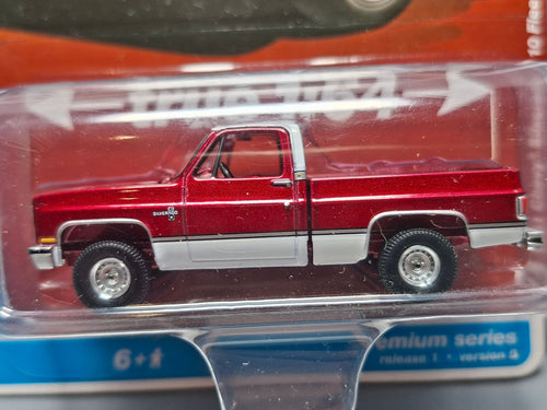 Auto World Muscle Truck 1982 Chevrolet Silverado 10 Fleetside Chase (NG25)