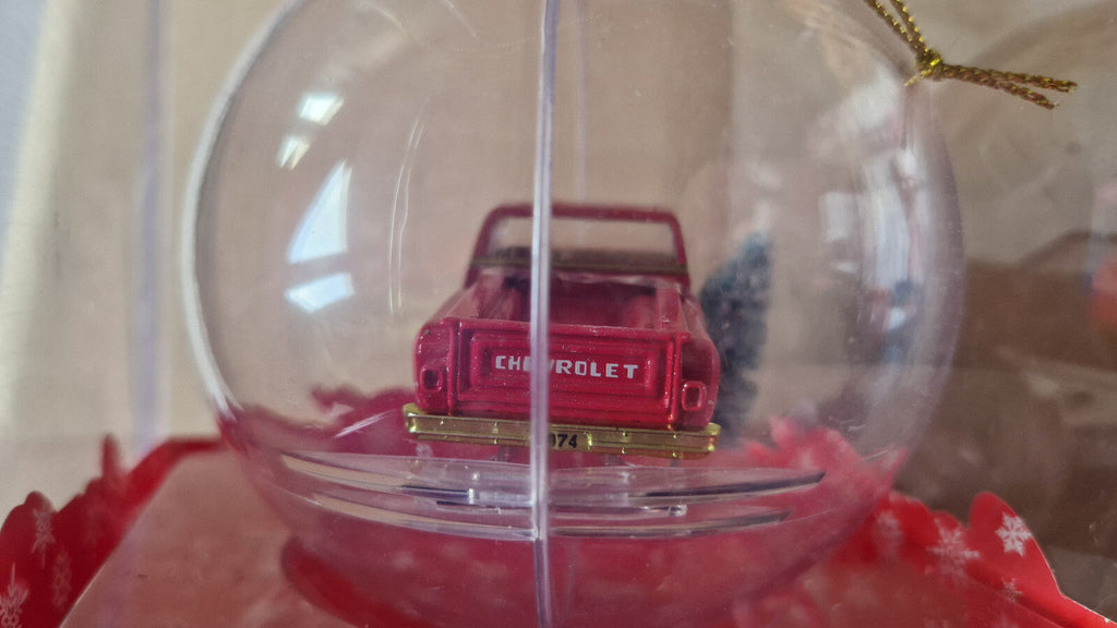 M2 Machines Chase Exclusive Coca Cola Ornament 1974 Chevy Stepside Truck  (CT09)