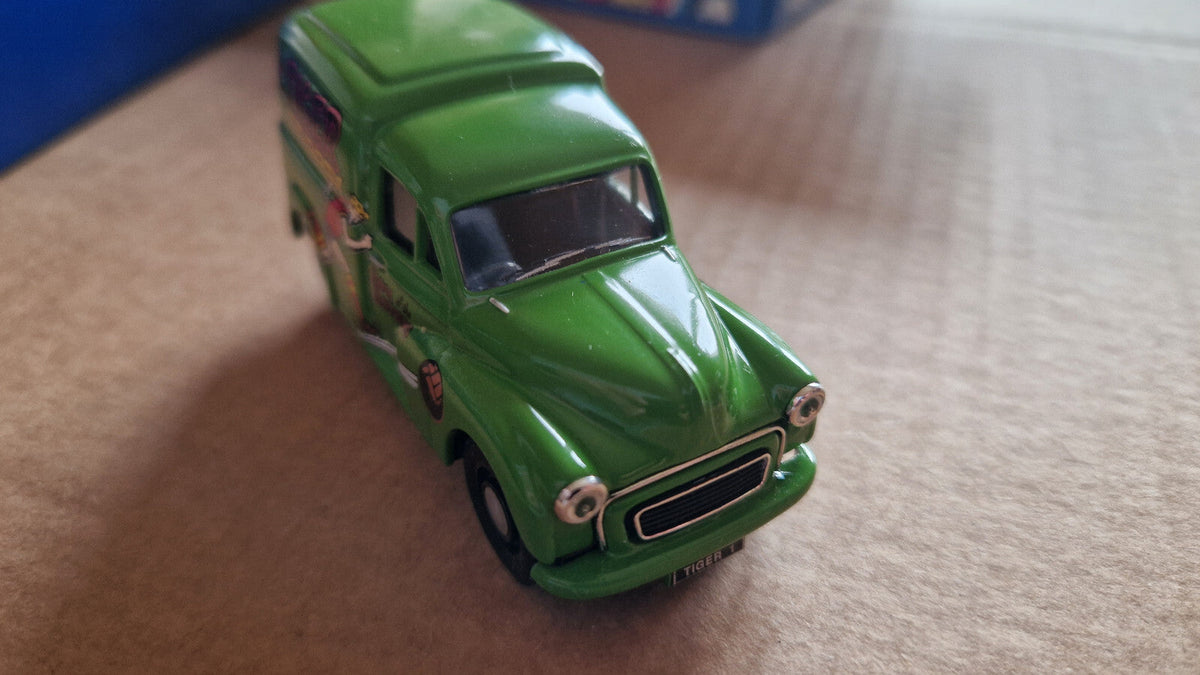 Corgi 1/43 Comic classics Morris minor limitée à 6000 exemplaires  (CT06)