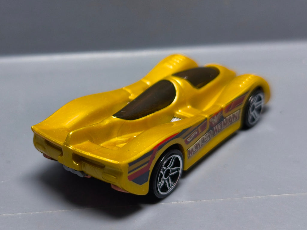 Hot Wheels 2016 batman vs superman exclusive Walmart  Power pistons    (A05)