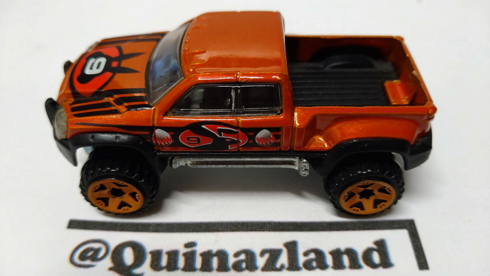 Hot Wheels 2007 easter egg-clusive Mega duty    (A25)