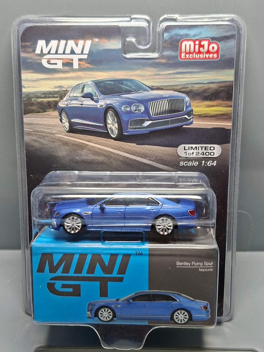 Mini GT Bentley Flying Spur, blue with black roof n°351 (NG39)