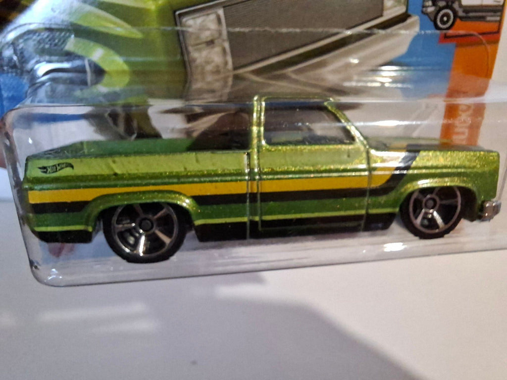 Hot Wheels 83 chevy silverado  2022-114 (NP21)