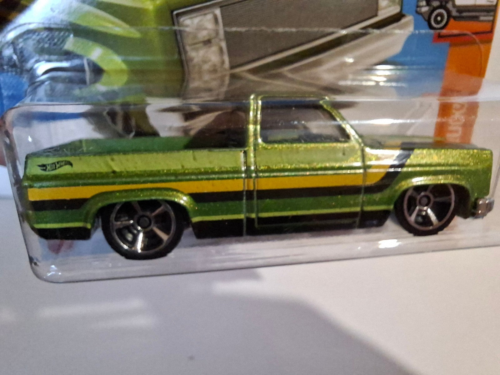Hot Wheels 83 chevy silverado  2022-114 (NP21)