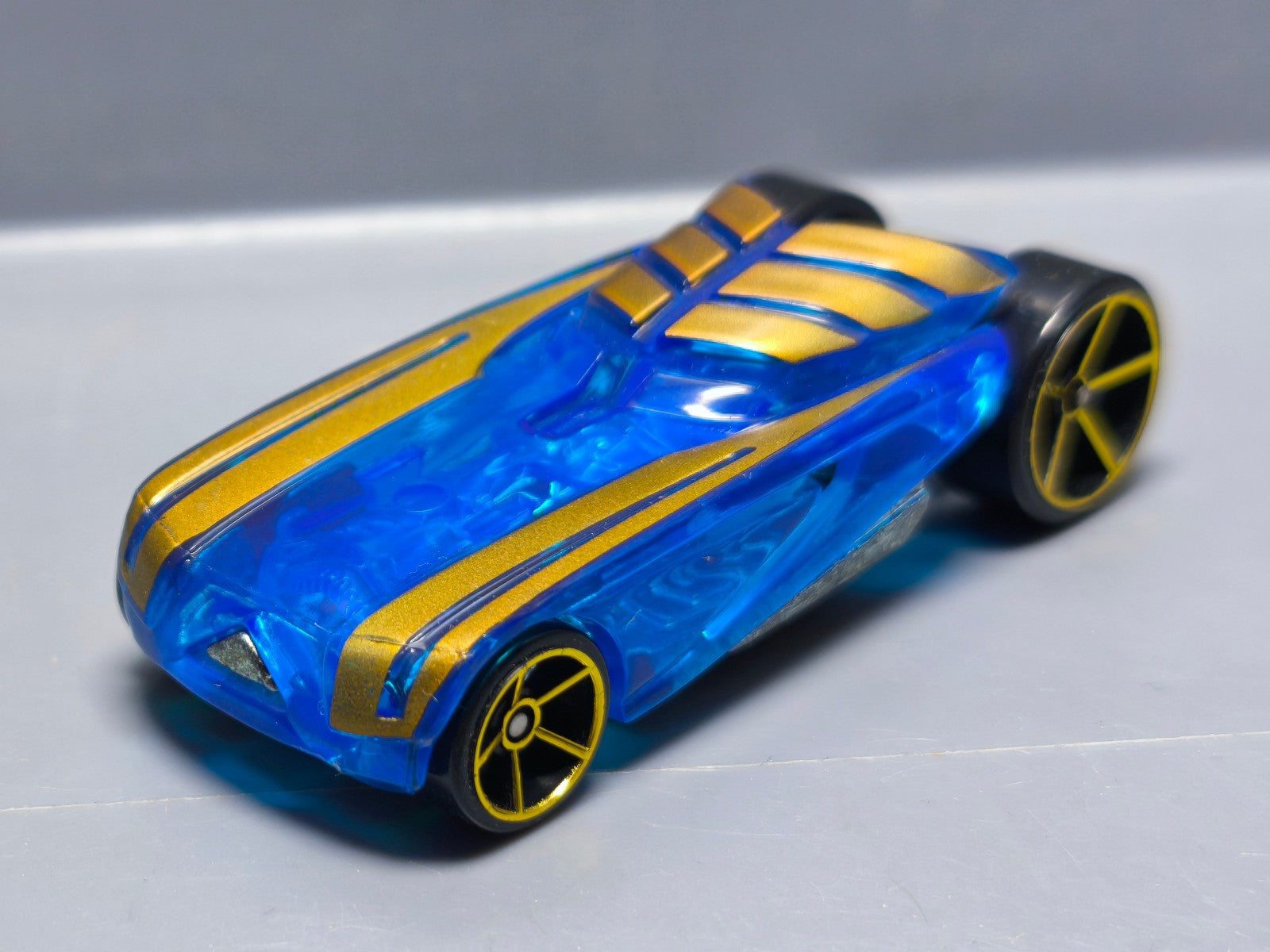 Hot Wheels Pharodox 2006-010 version OH5SP gold (A18)