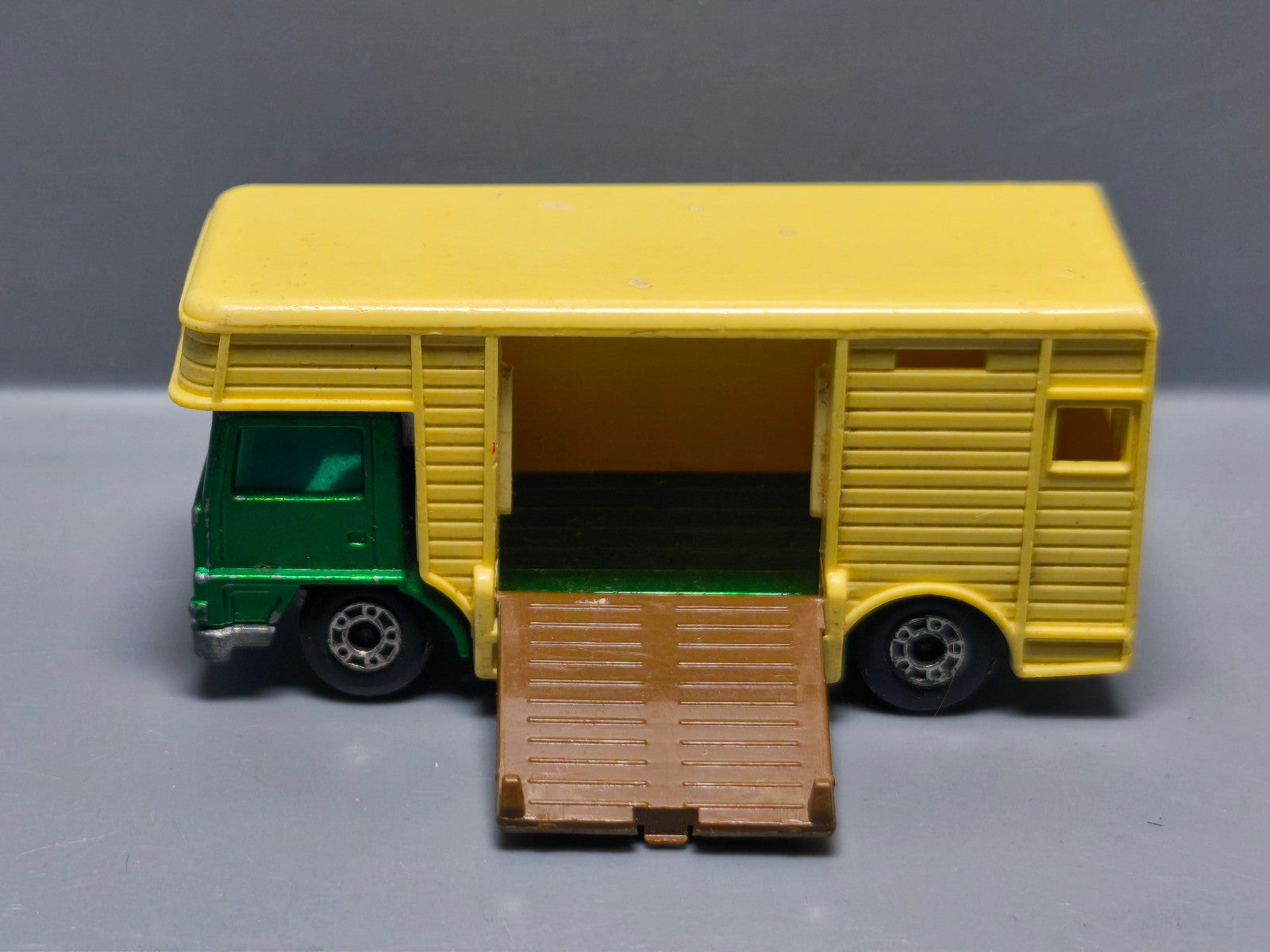 Matchbox Lesney BedFord Horse Box (A24)