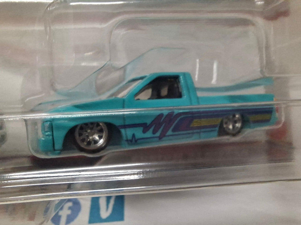 Hot Wheels  2-pack 1975 DATSUN SUNNY TRUCK  CUSTOM ’93 NISSAN HARDBODY (CT15)