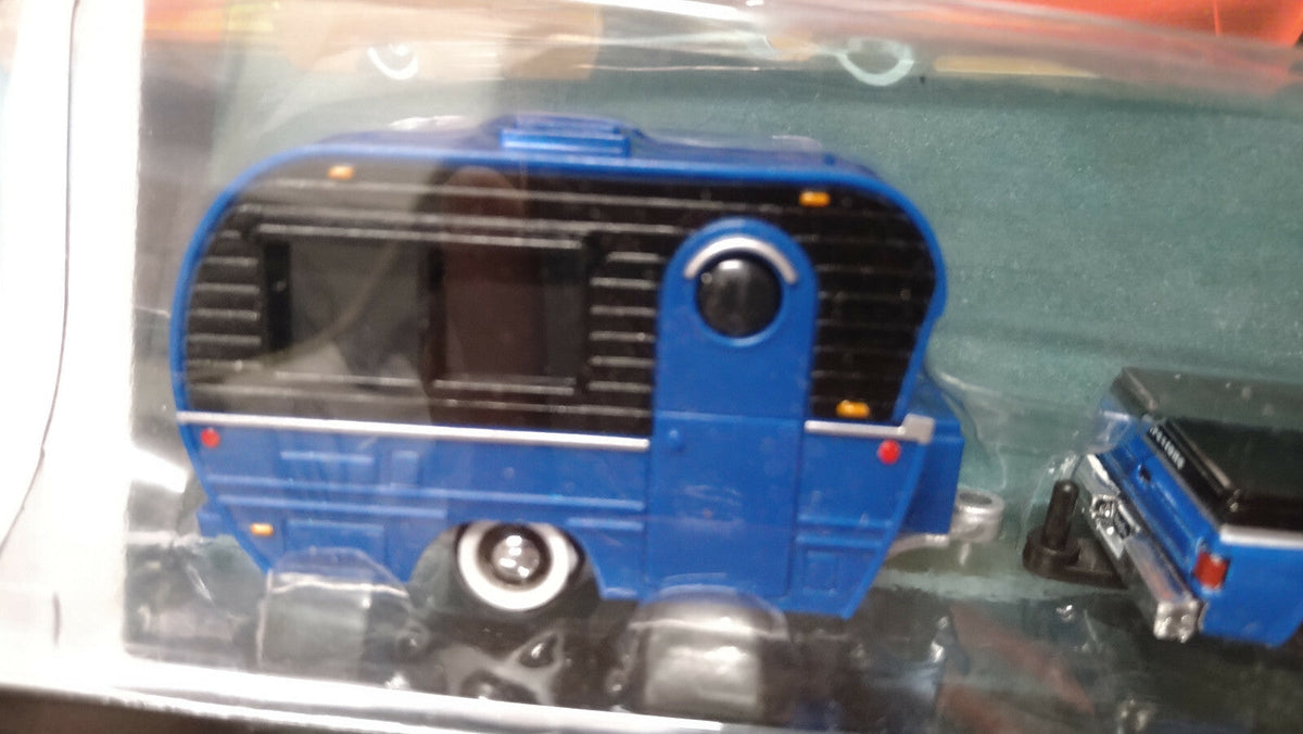 Maisto Design Tow & Go 1987 Chevrolet 1500 with Classic Craft (CT06)