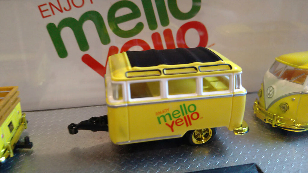 M2 Machines Coca Cola Mello Yello Volkswagen Double Cab Microbus Chase (C8)