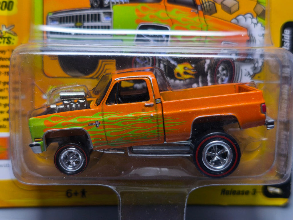 Johnny Lightning 2021 zingers  1981 chevy silverado 10 fleetside  (NG46)