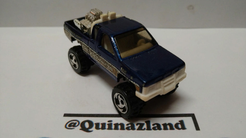 Hot Wheels Nissan hardbody 1999 multipack  (A16)