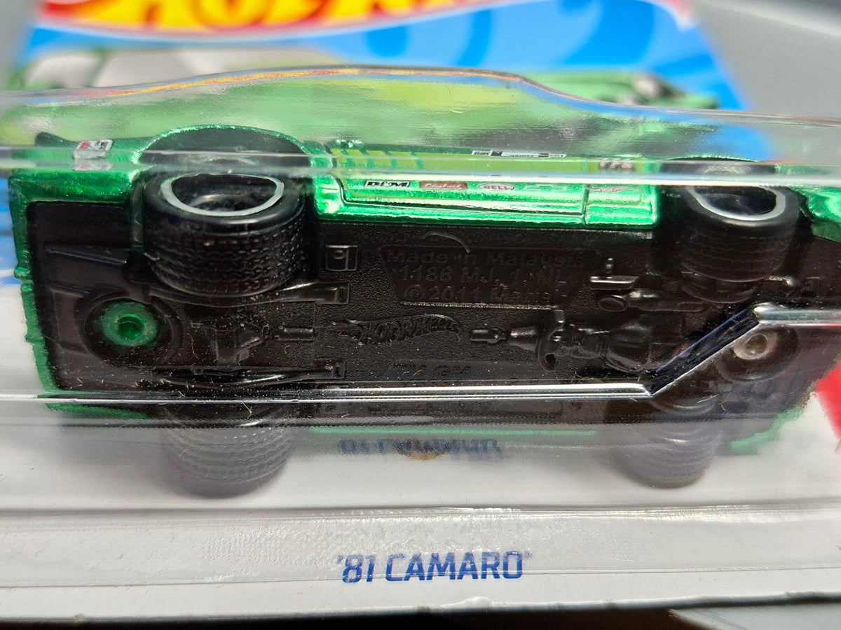 Hot Wheels 2022 Super treasure hunt 81 Camaro  (NP03)