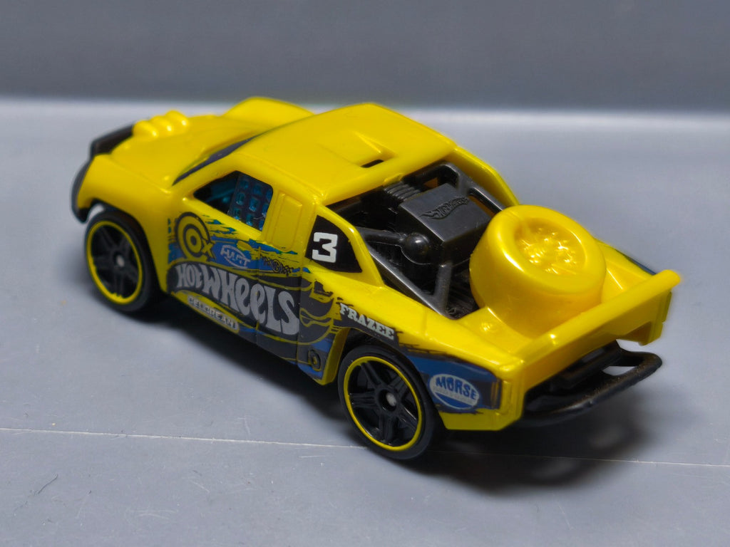 hot wheels Off track 2013 trackin' truck  (A19)