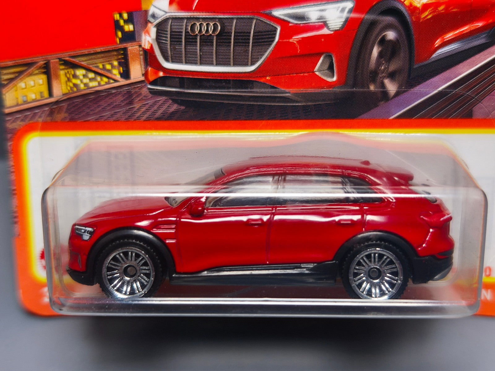 Matchbox Audi e-tron   n° 5 (NP24)