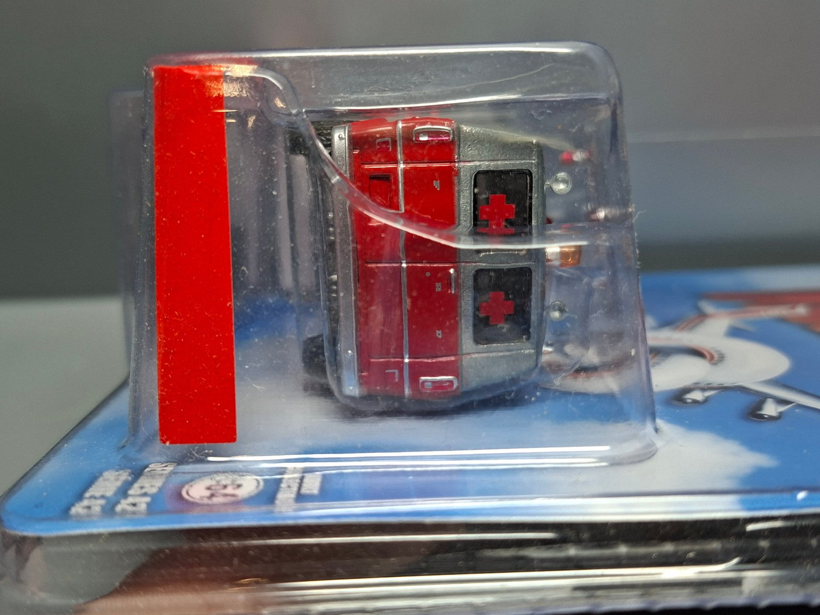 Greenlight Hollywood  1970 Ford Club Wagon Ambulance Airplane Chase  (NG29)