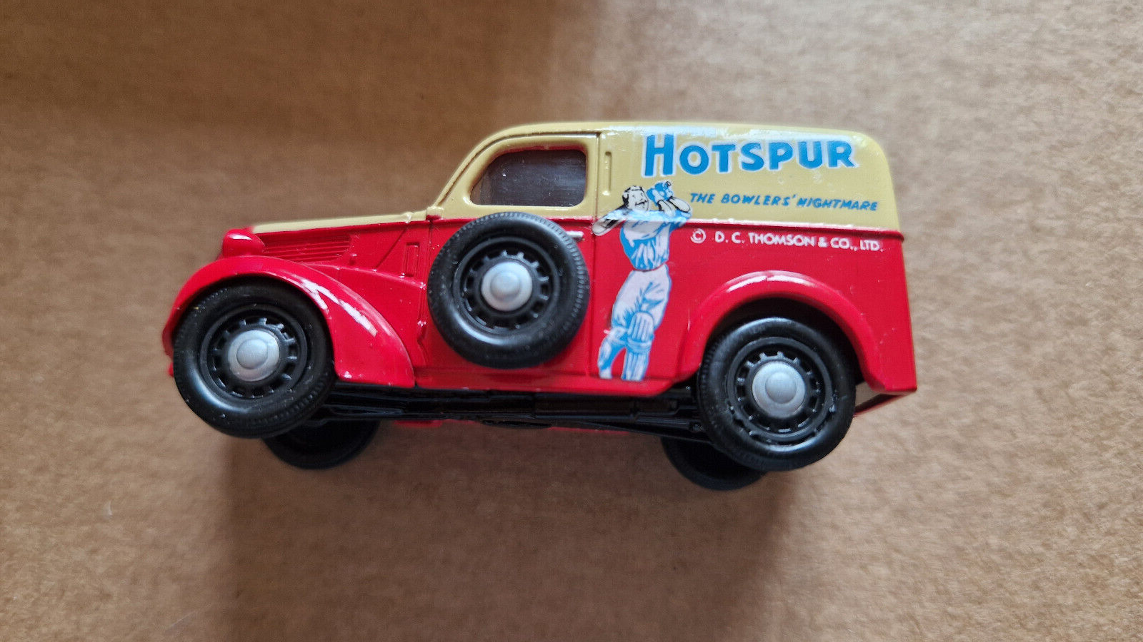 Corgi 1/43 Comic classics Ford popular van limitée à 7500 exemplaires  (ET)