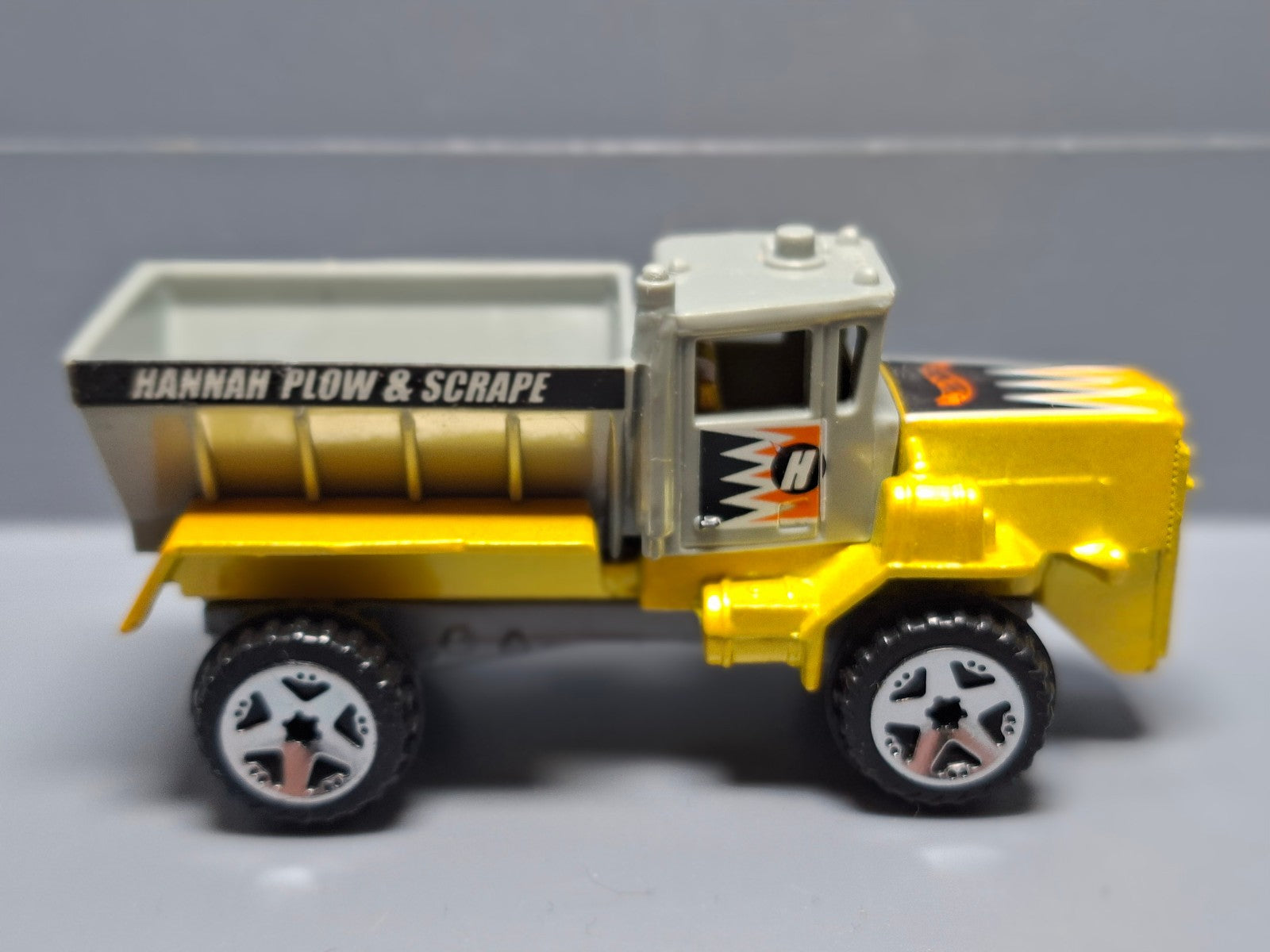 Hot Wheels Oshkosh snowplow version OR5SP thailand 2002-171  (CP05)
