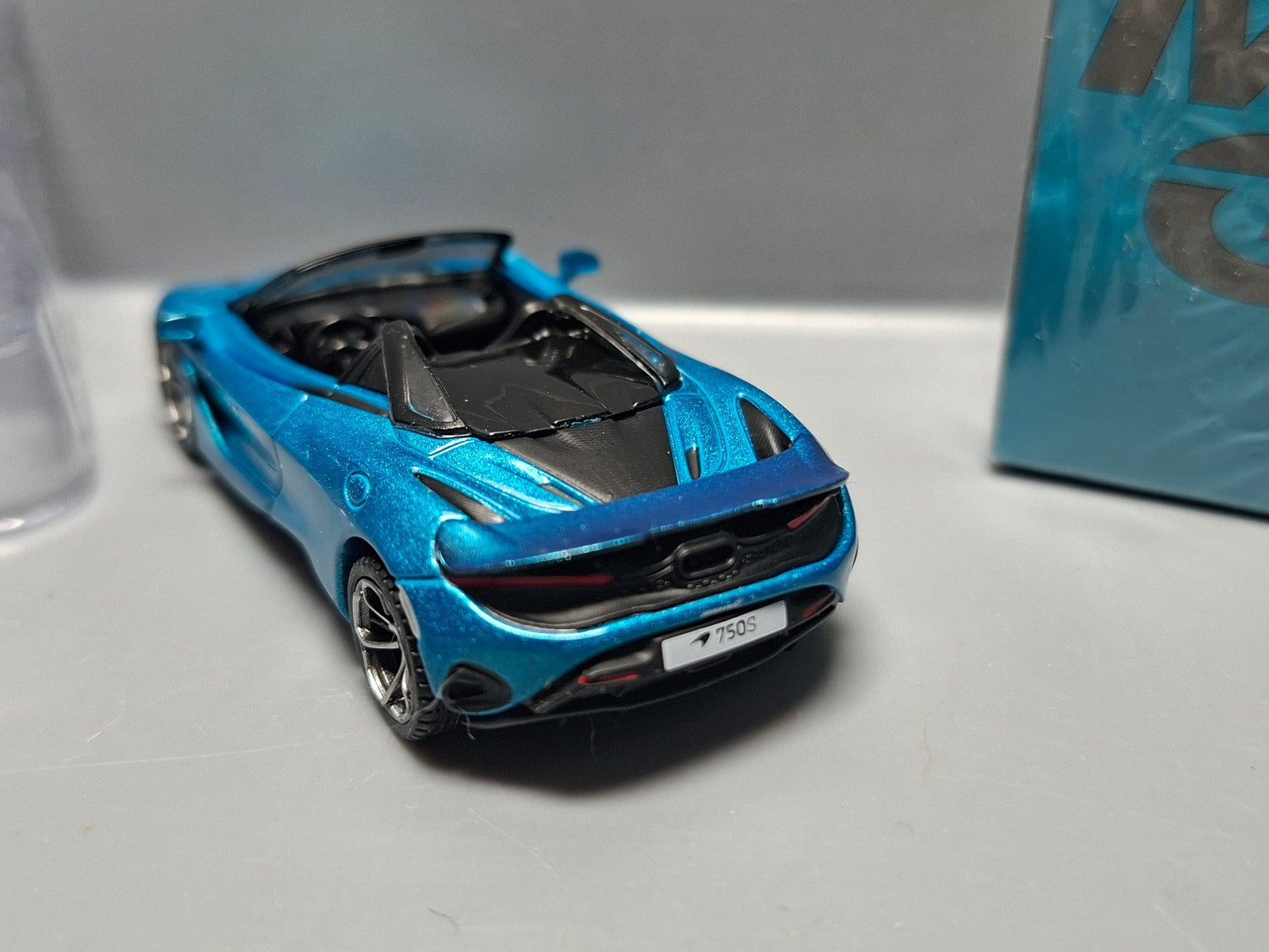 Mini GT McLaren 750S Spider Belize Blue n° 812 (CP20)