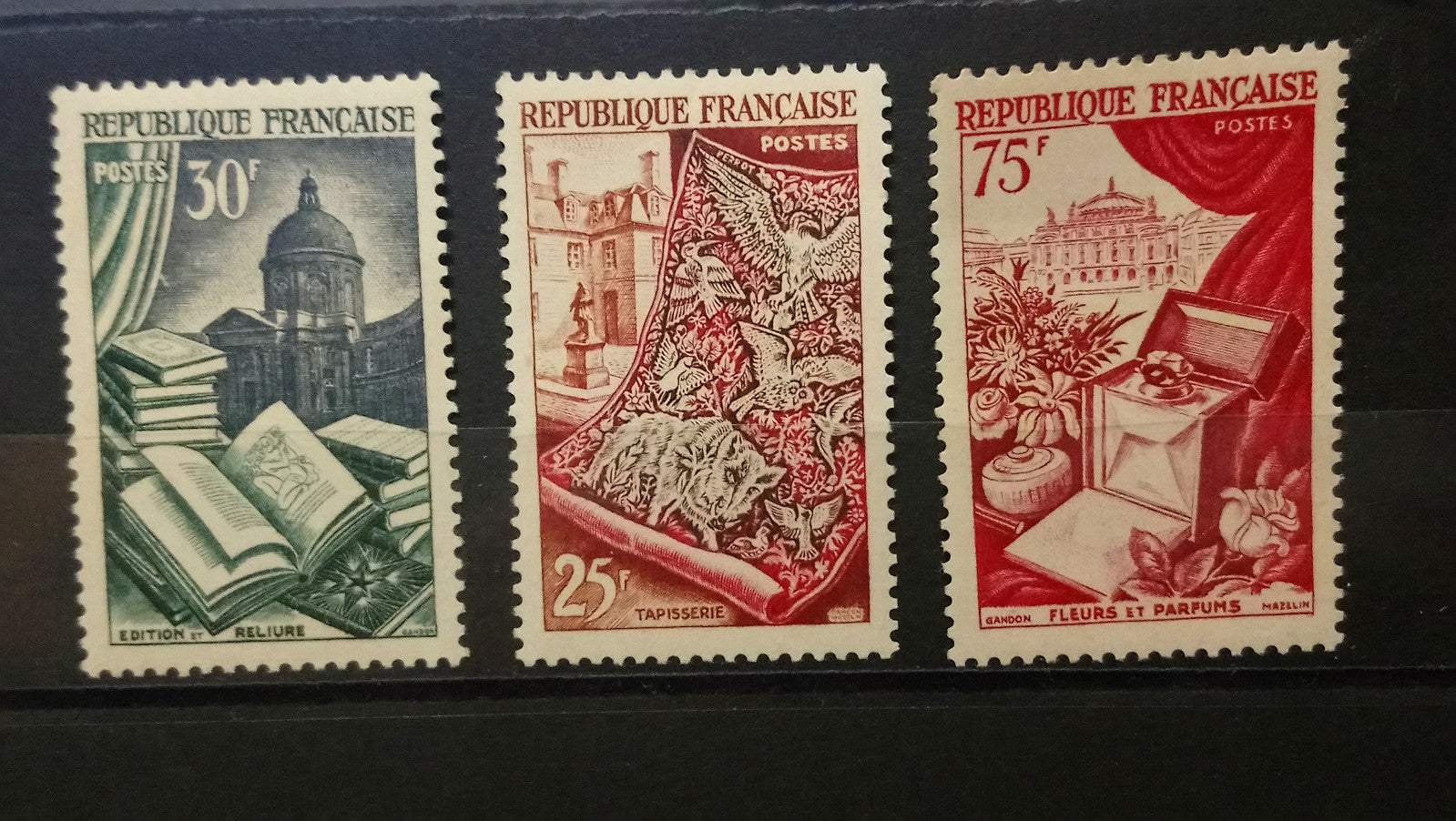 lot 5 Timbres France Mètiers D'art production de luxe vues de Paris 1954