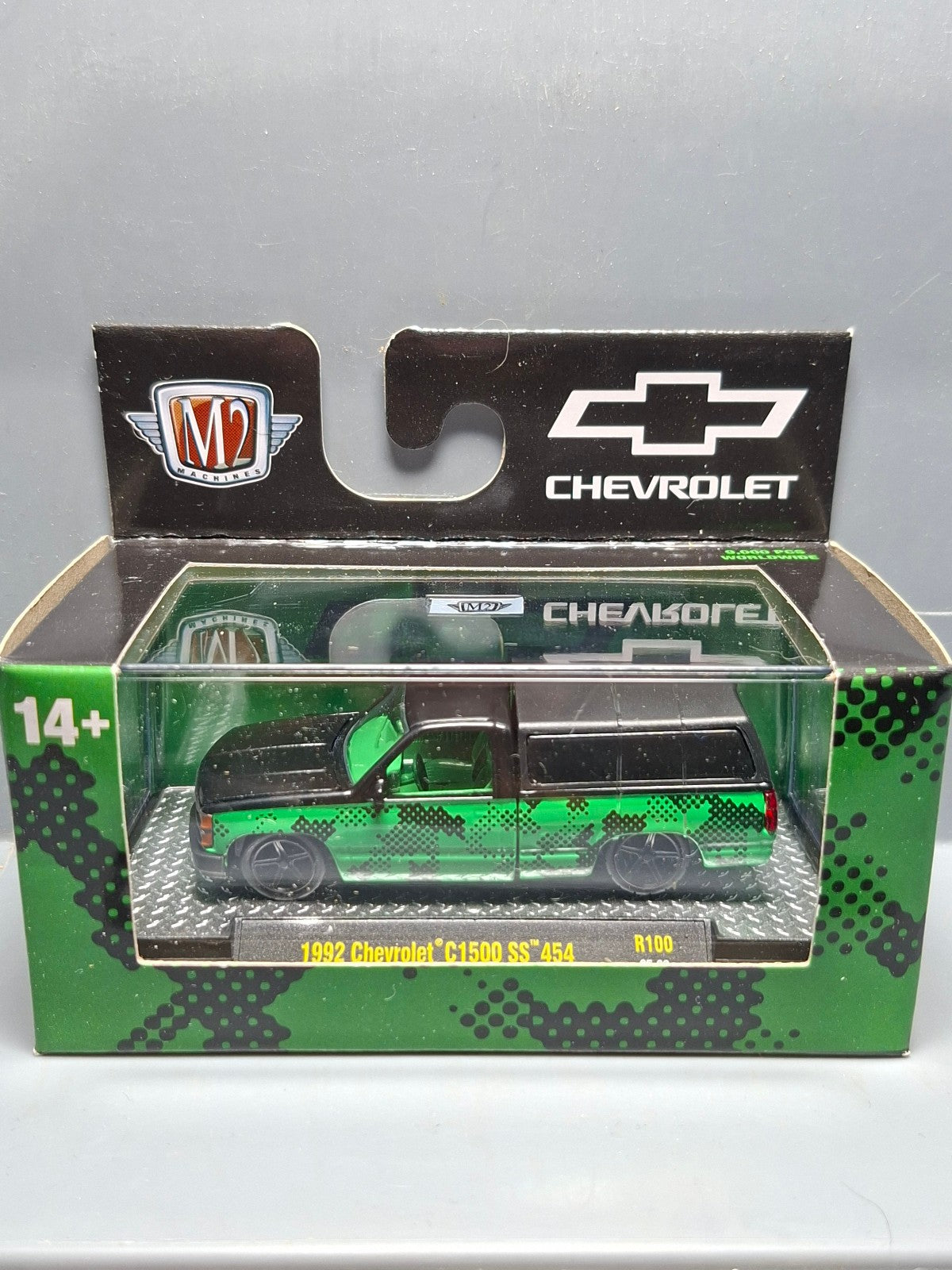 M2 Machines Auto-Thentics Release 100 1992 Chevrolet C1500 SS 454 (NP06)