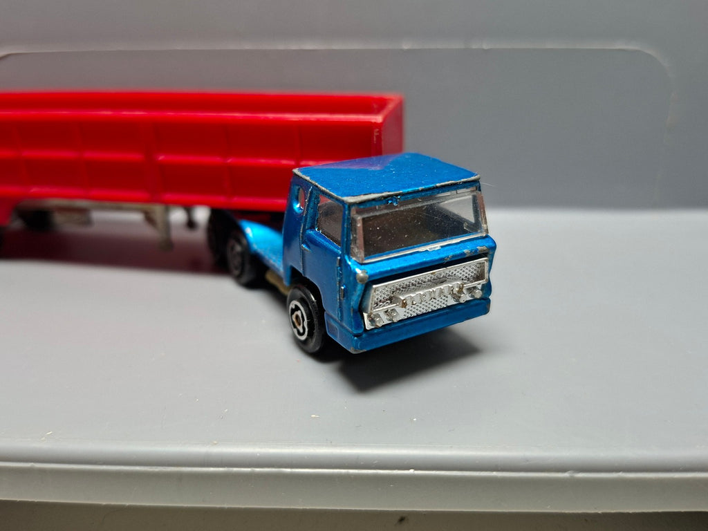 Majorette Bernard maraîcher  (CP02)
