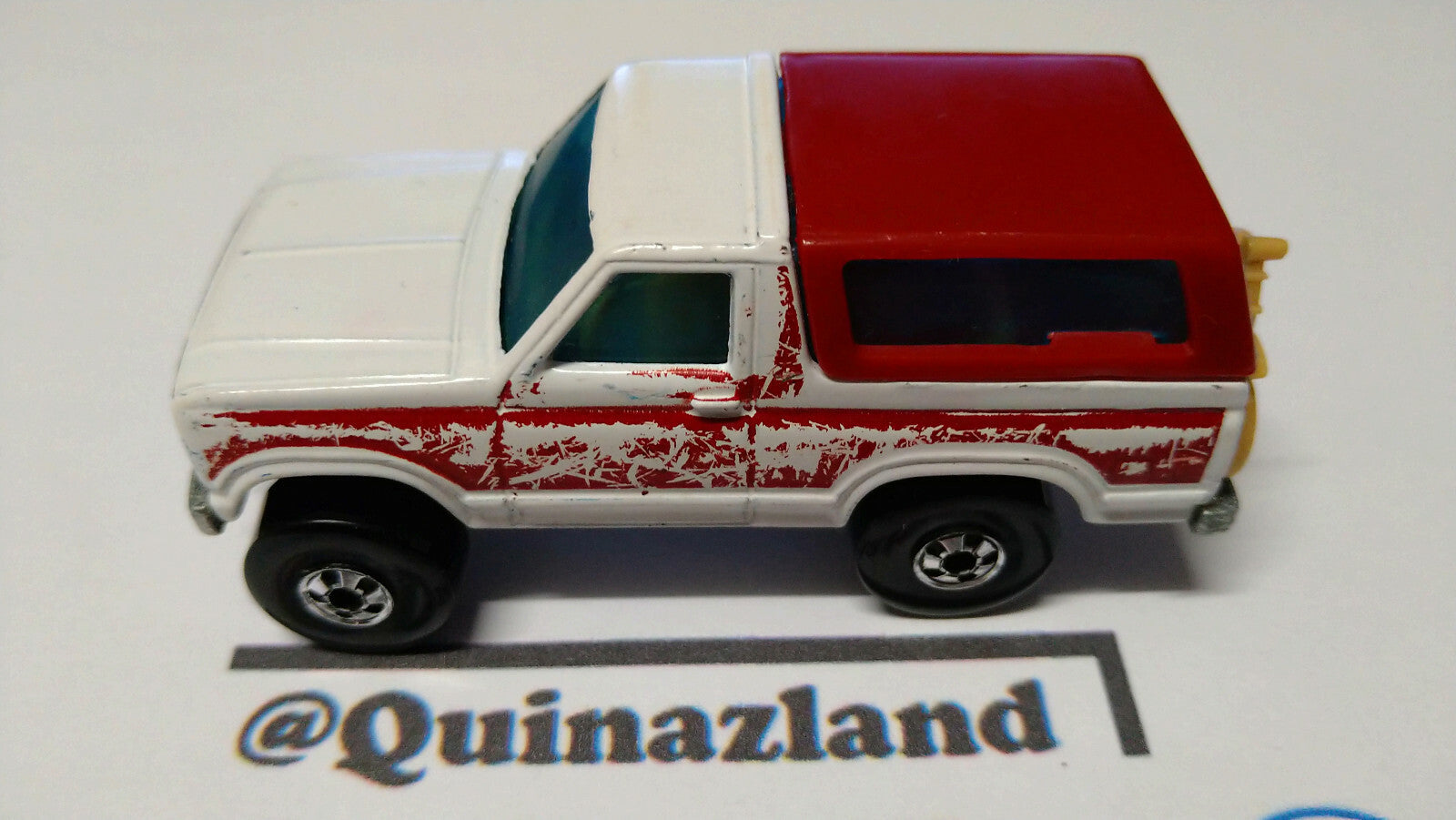 Hot Wheels Personnel carrier 1982 mega force (A04)