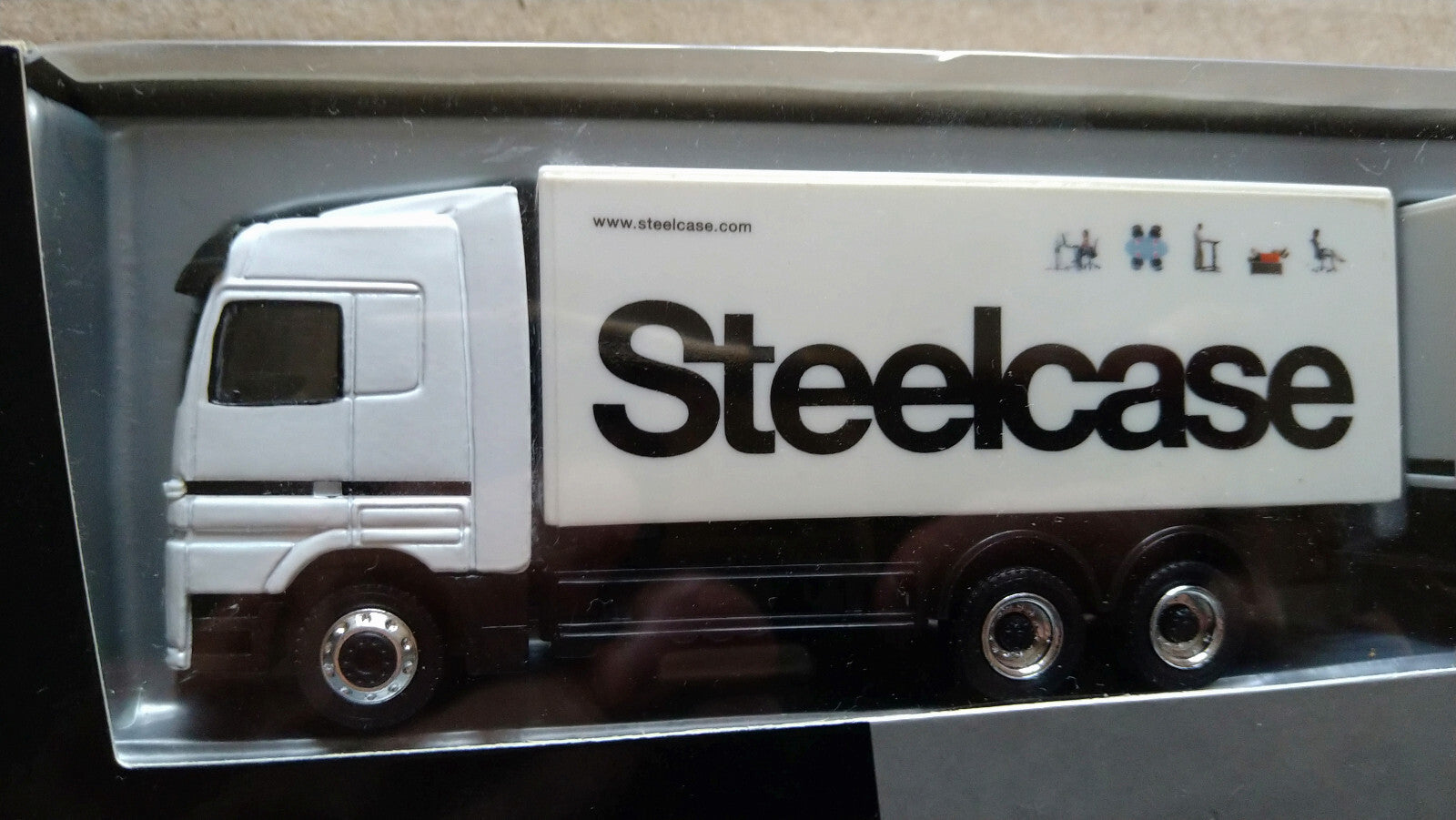 Schuco 1/87 Distribué par steelcase aux clients Mercedes-Benz actros   (C10)