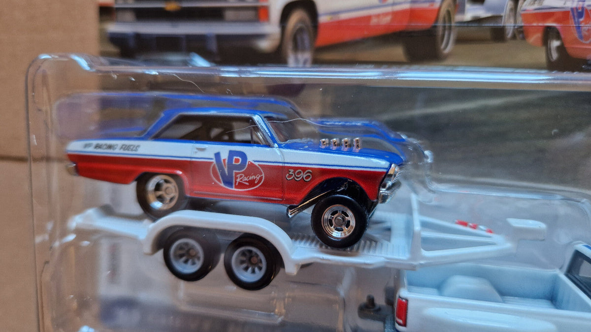 Hot Wheels Team Transport ’63 Chevy Nova - ’88 Chevy Silverado 3500 #68 (CT13)
