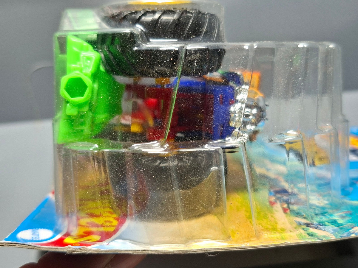 Hot Wheels 2022 Monster trucks  Bone shaker  Bulle partiellement décollée (NG02)