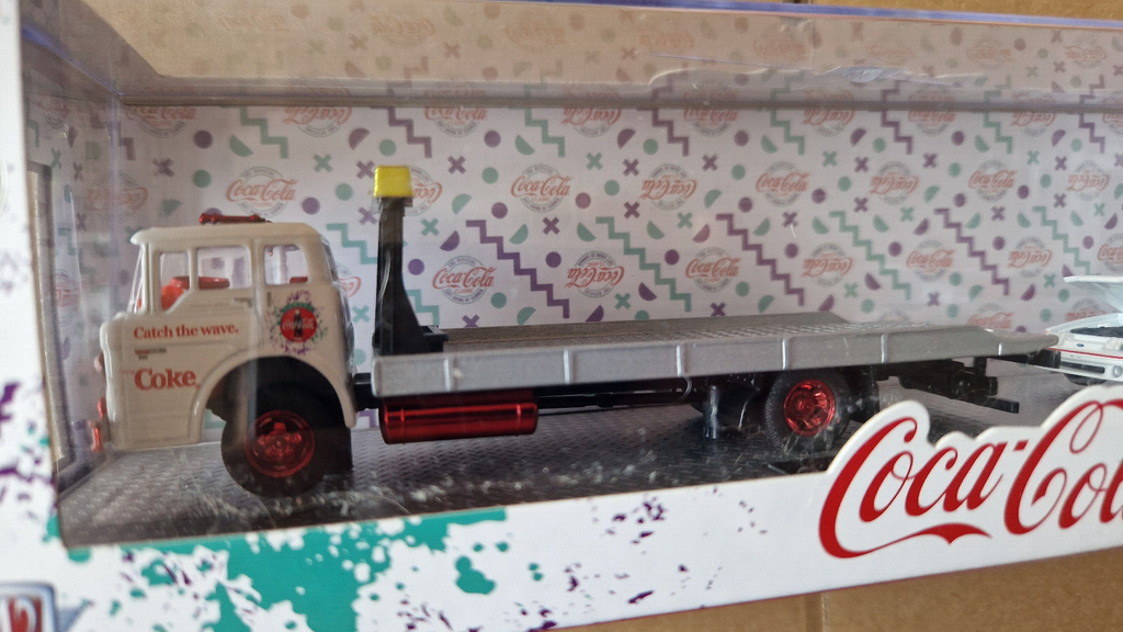 M2 Machines Chase Coca Cola 1990 Ford C-8000 & 1990 Ford Mustang GT (C10)