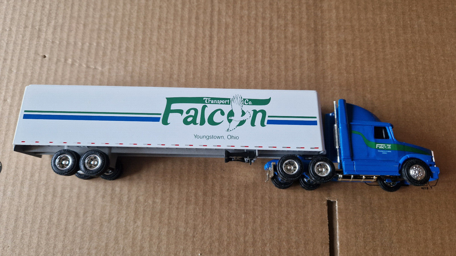 ERTL White GMC aero integral Falcon (NP25)