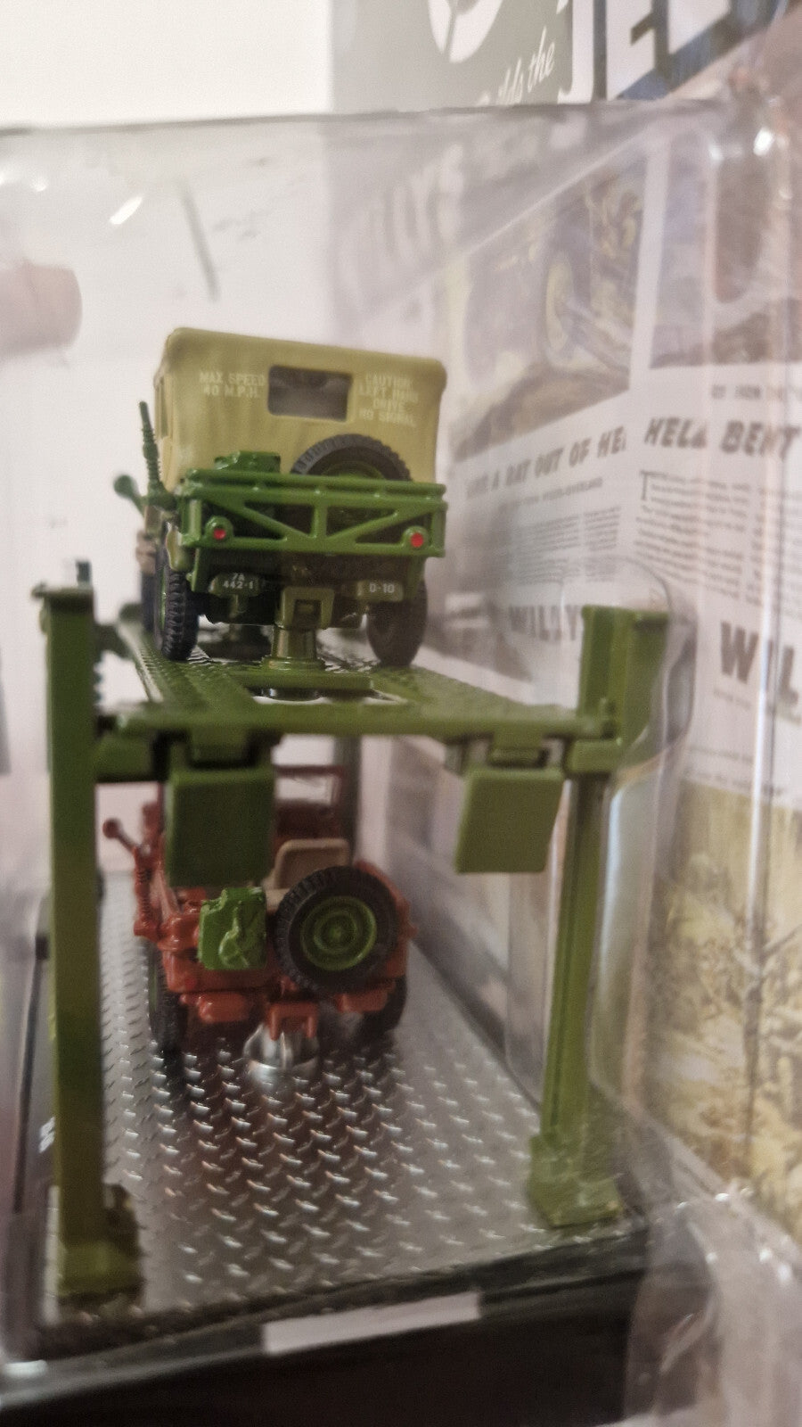 M2 Machines Auto-Lift Willy's Jeep 1944 Jeep MB  (NG25)