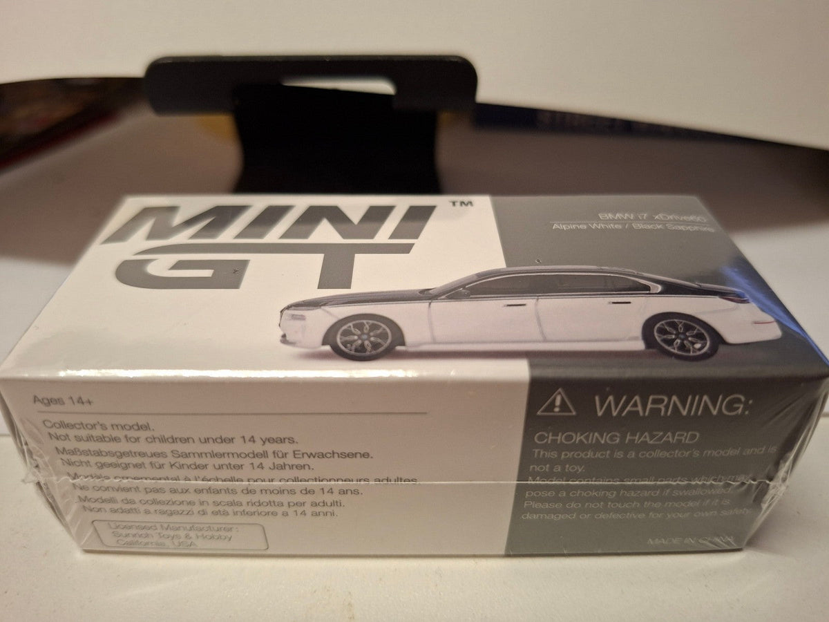 Mini GT BMW I7 Xdrive60, alpine white/black sapphir  N° 959 (NP16)