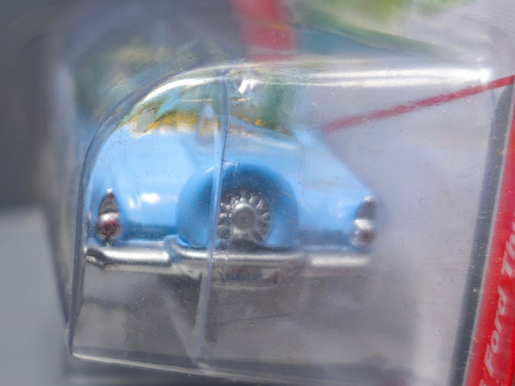 Johnny Lightning Classic Gold 1956 Ford Thunderbird Chase   (NG52)