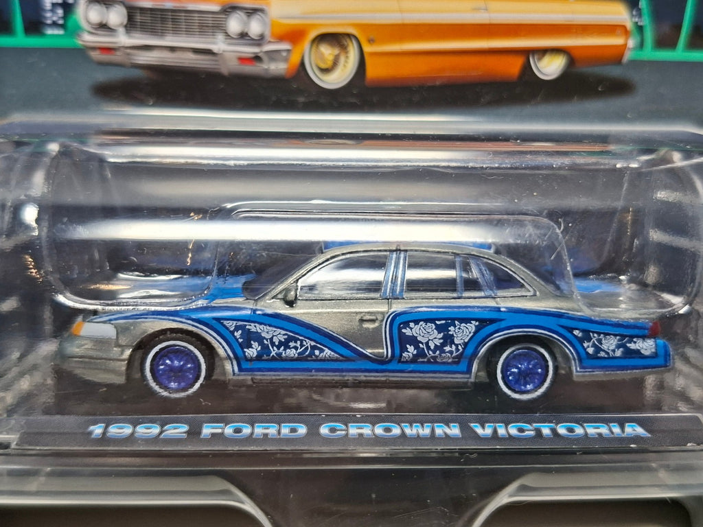 Greenlight Chase Rw 2025 California lowriders 1992 Ford crown victoria (NG83)
