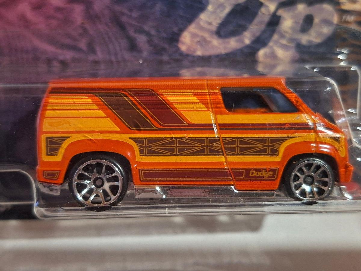 Hot Wheels 2025 Surf’s Up CUSTOM ’77 DODGE VAN (NP29)