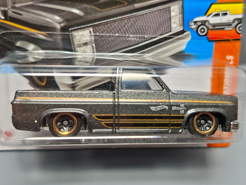 Hot Wheels '83 chevy silverado   2025-157 (NP12)