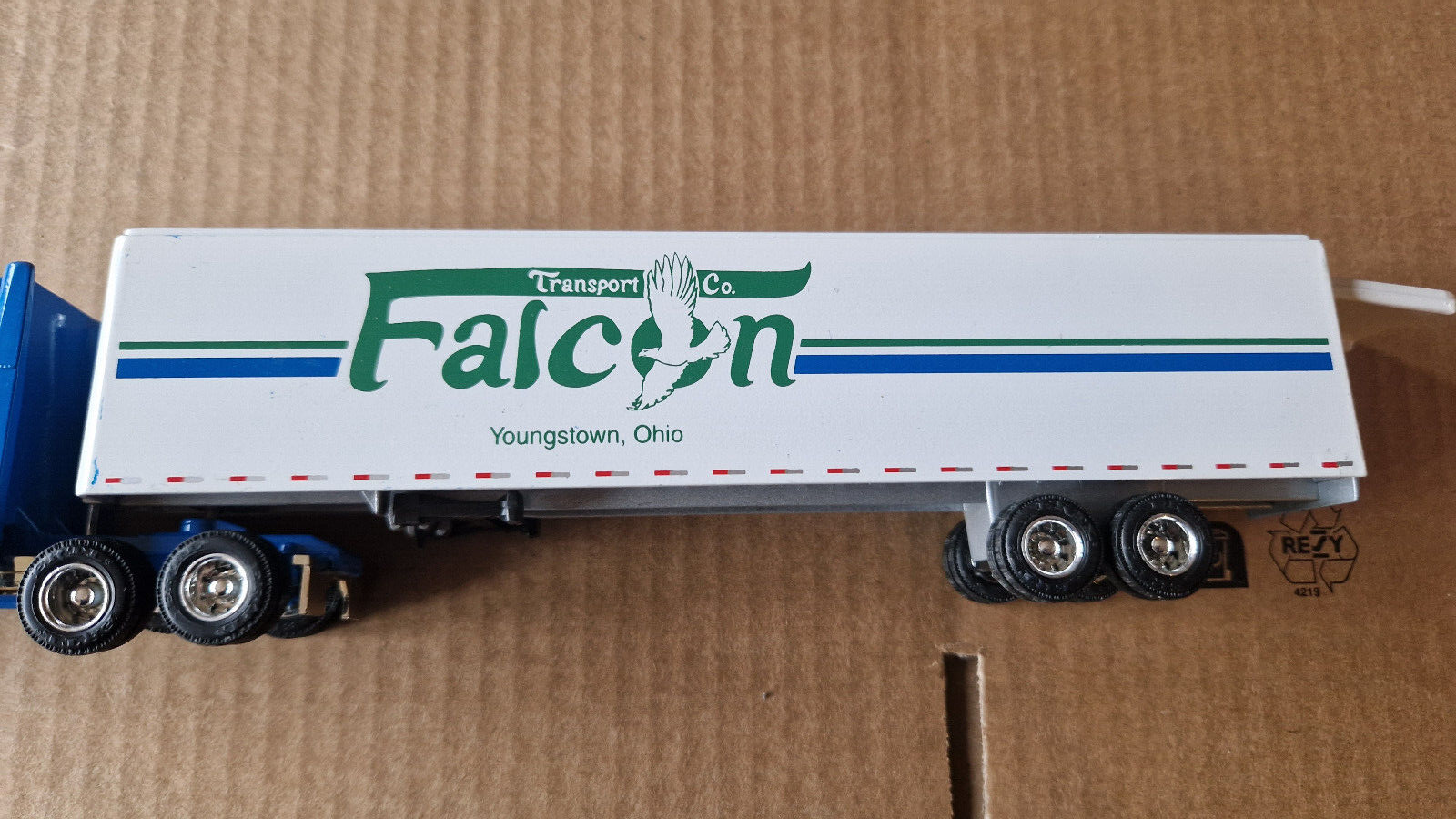 ERTL White GMC aero integral Falcon (NP25)