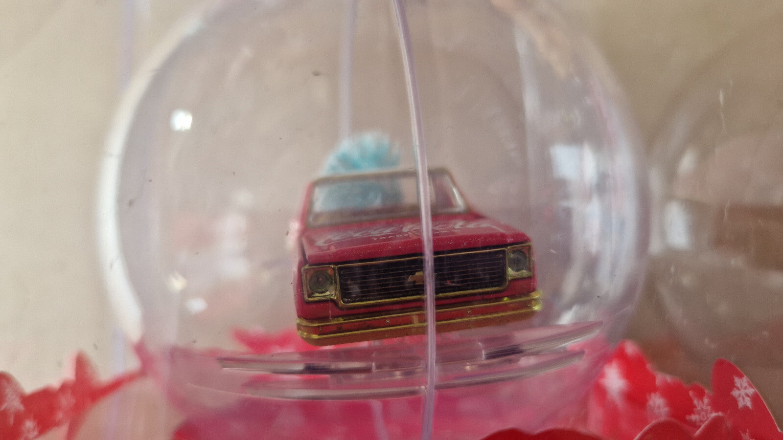 M2 Machines Chase Exclusive Coca Cola Ornament 1973 Chevy Fleetline Truck  (ET)